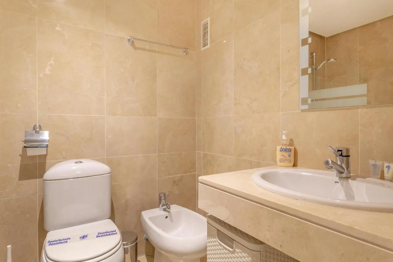 2261-Superb Apt On The Beach, On Duquesa Harbour Манилва