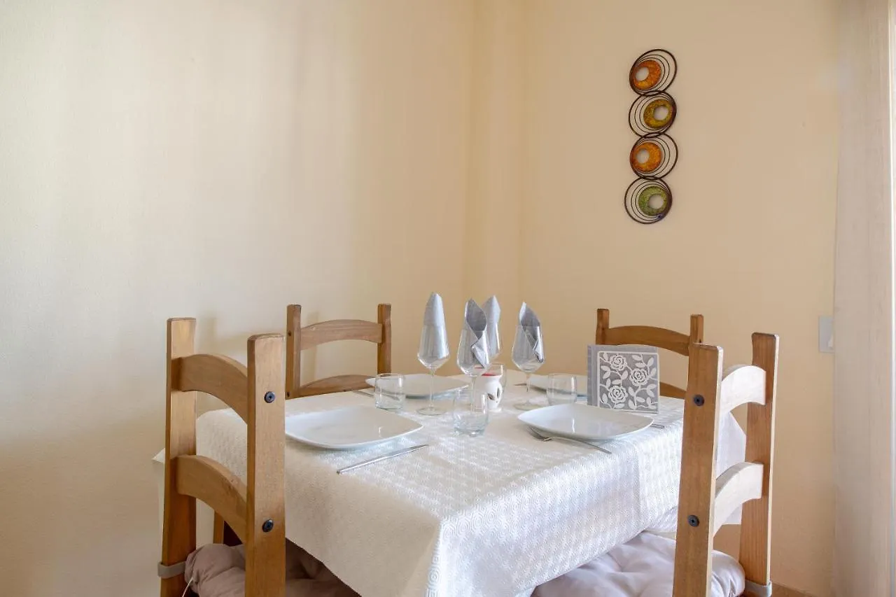 2261-Superb Apt On The Beach, On Duquesa Harbour Манилва
