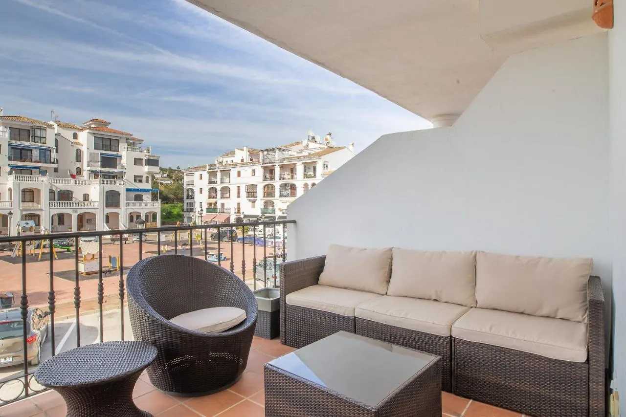 2261-Superb Apt On The Beach, On Duquesa Harbour Манилва 0*,