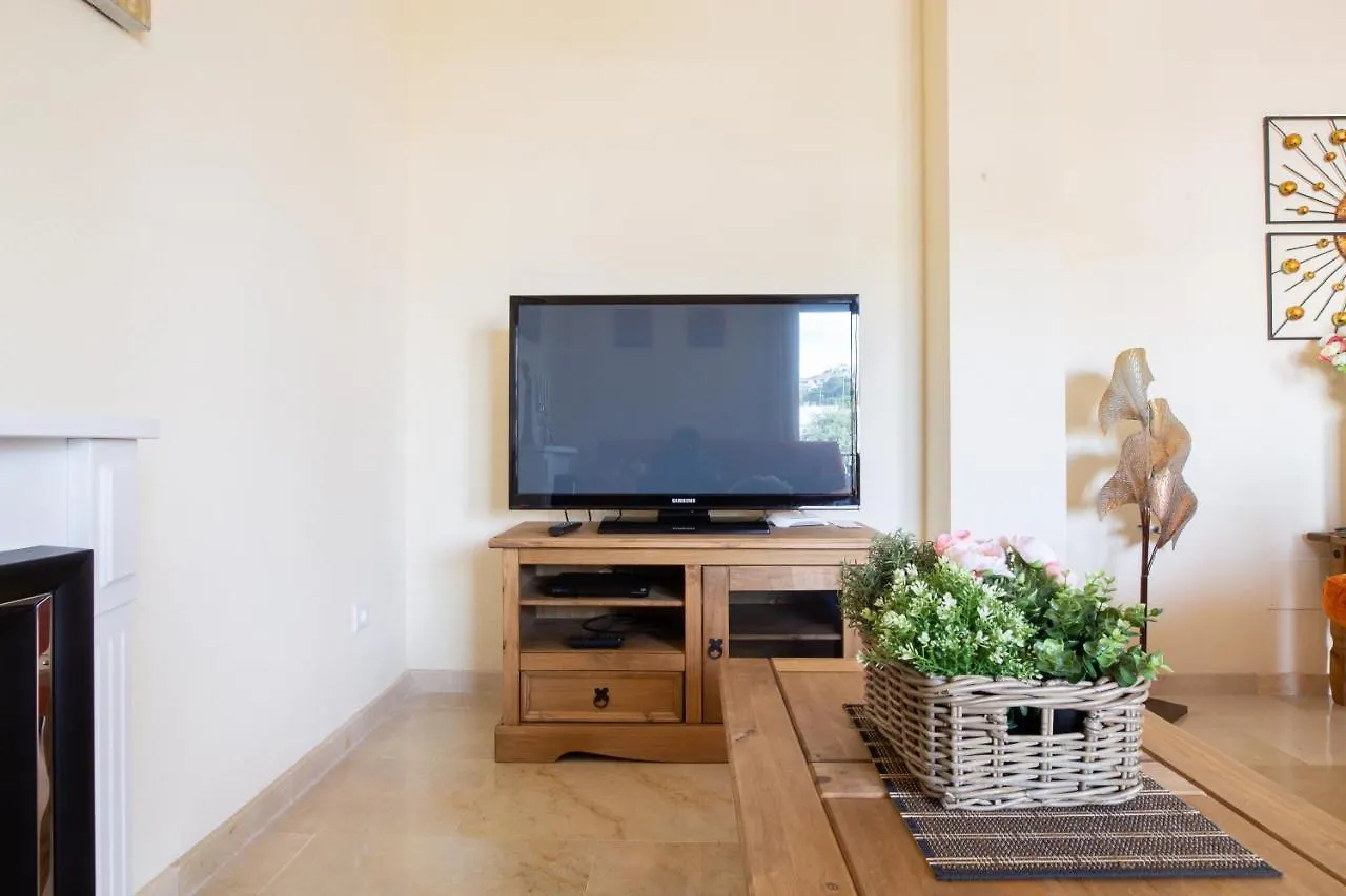 2261-Superb Apt On The Beach, On Duquesa Harbour Манилва